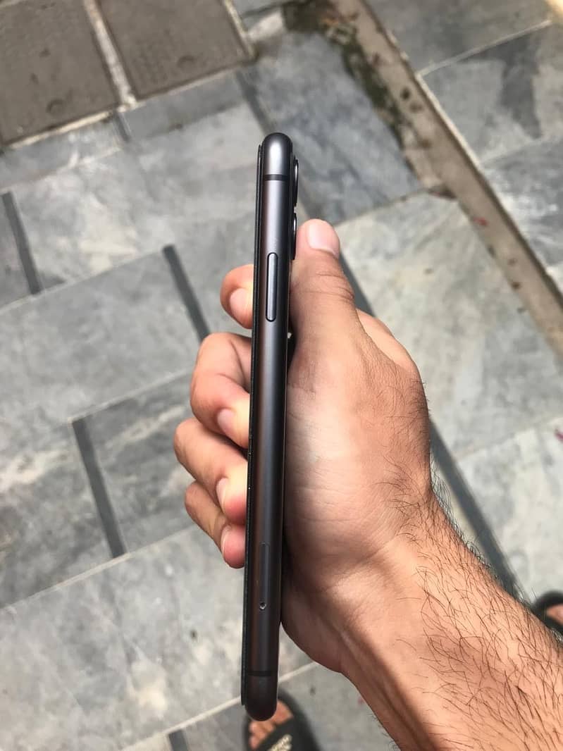 Apple iPhone 11 3