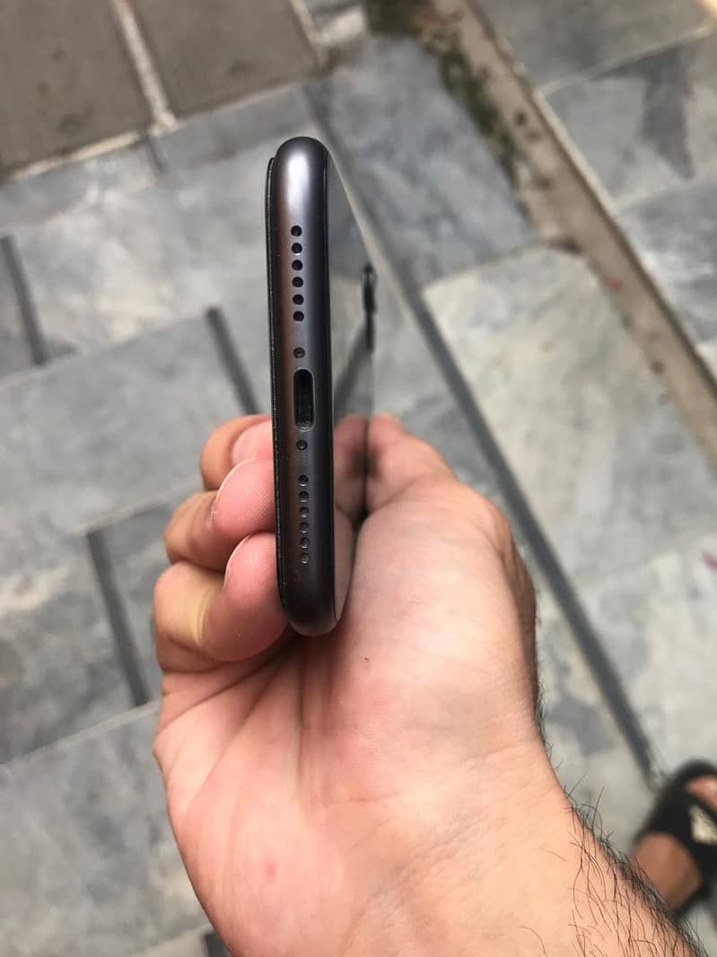 Apple iPhone 11 6