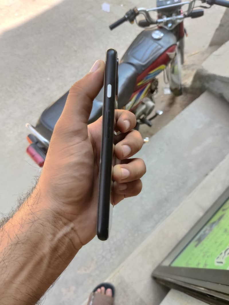 Google Pixel 4 3
