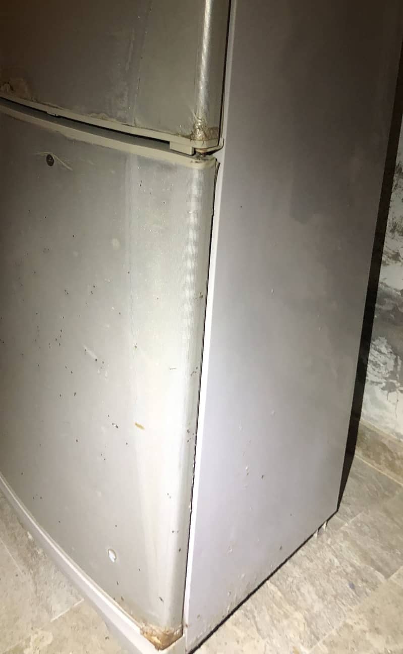 Fridge good condition 2