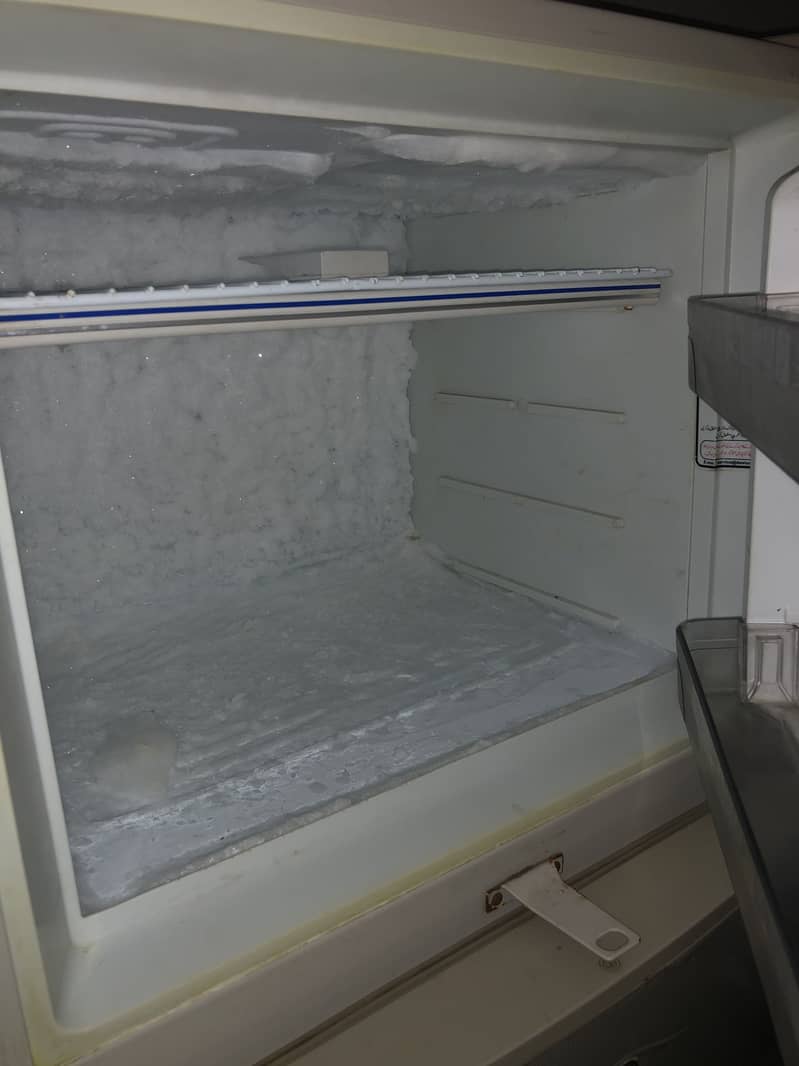 Fridge good condition 7