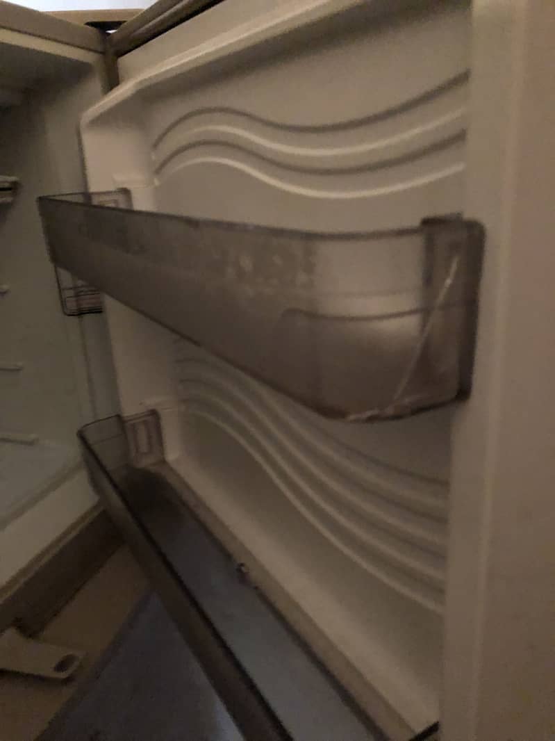 Fridge good condition 8