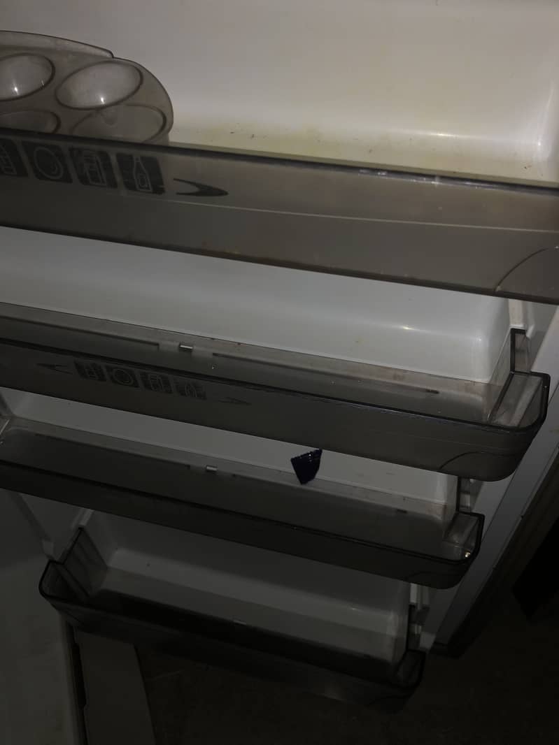 Fridge good condition 9