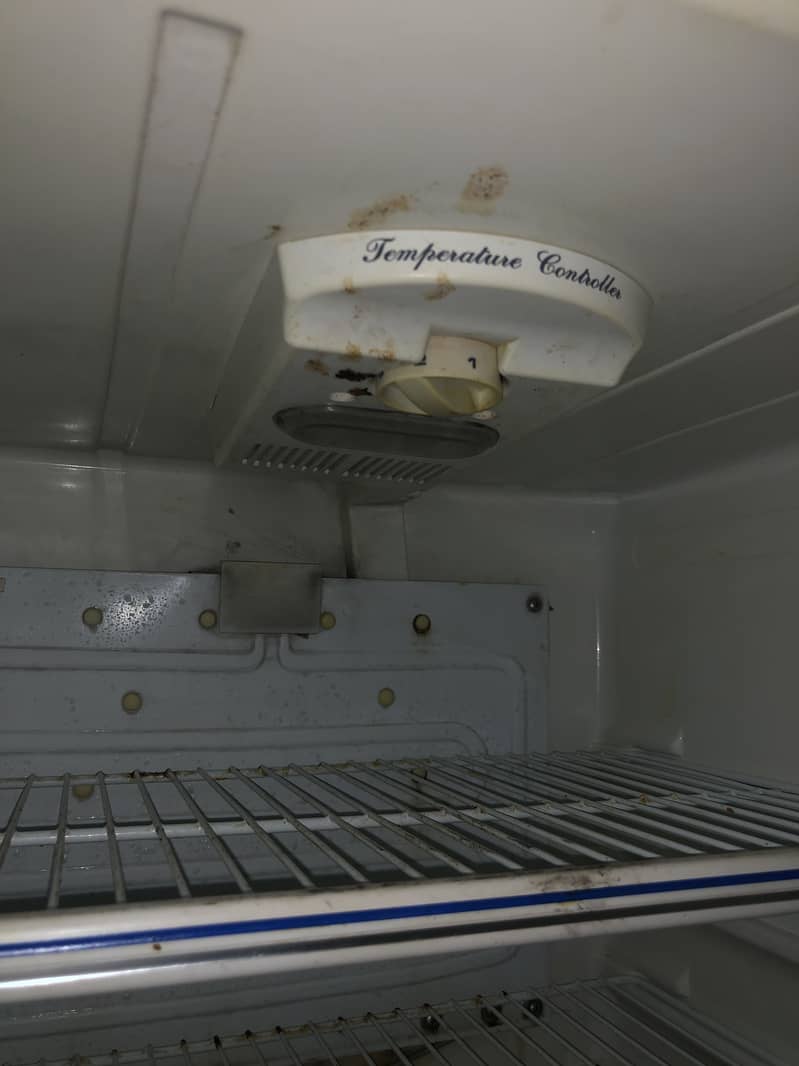 Fridge good condition 11