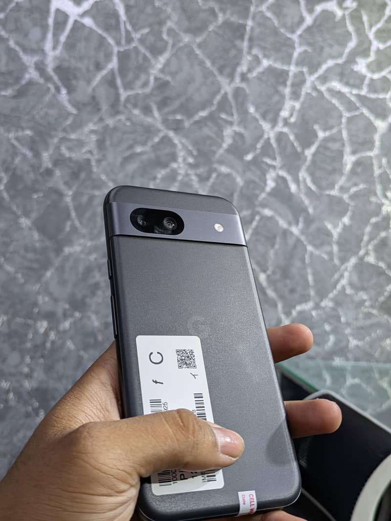Google Pixel 8a 4