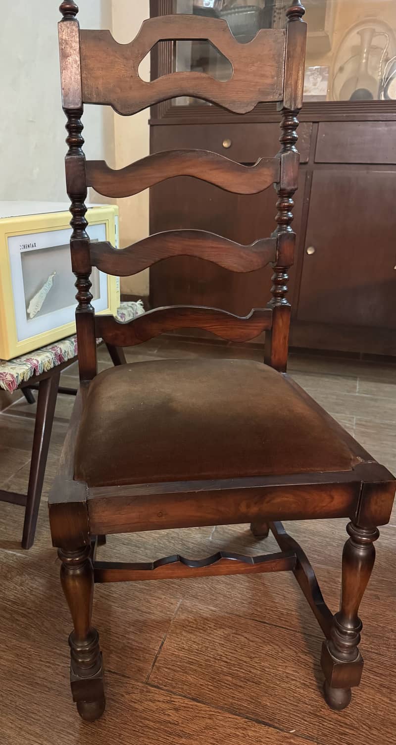 Dining table with 8 chairs 0