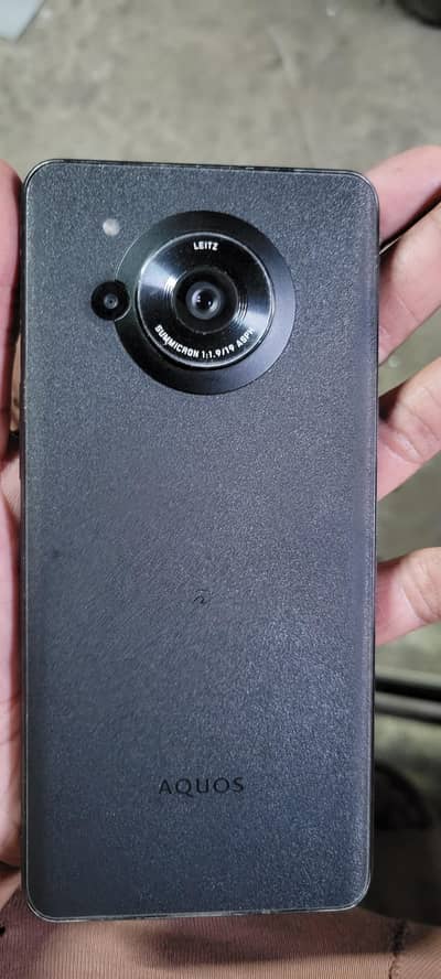 Sharp Aquos R7