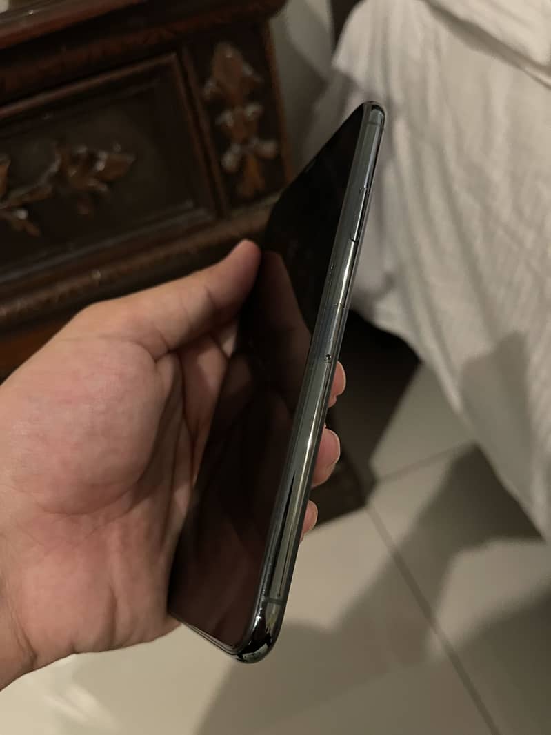 Apple iPhone 11 Pro Max 2