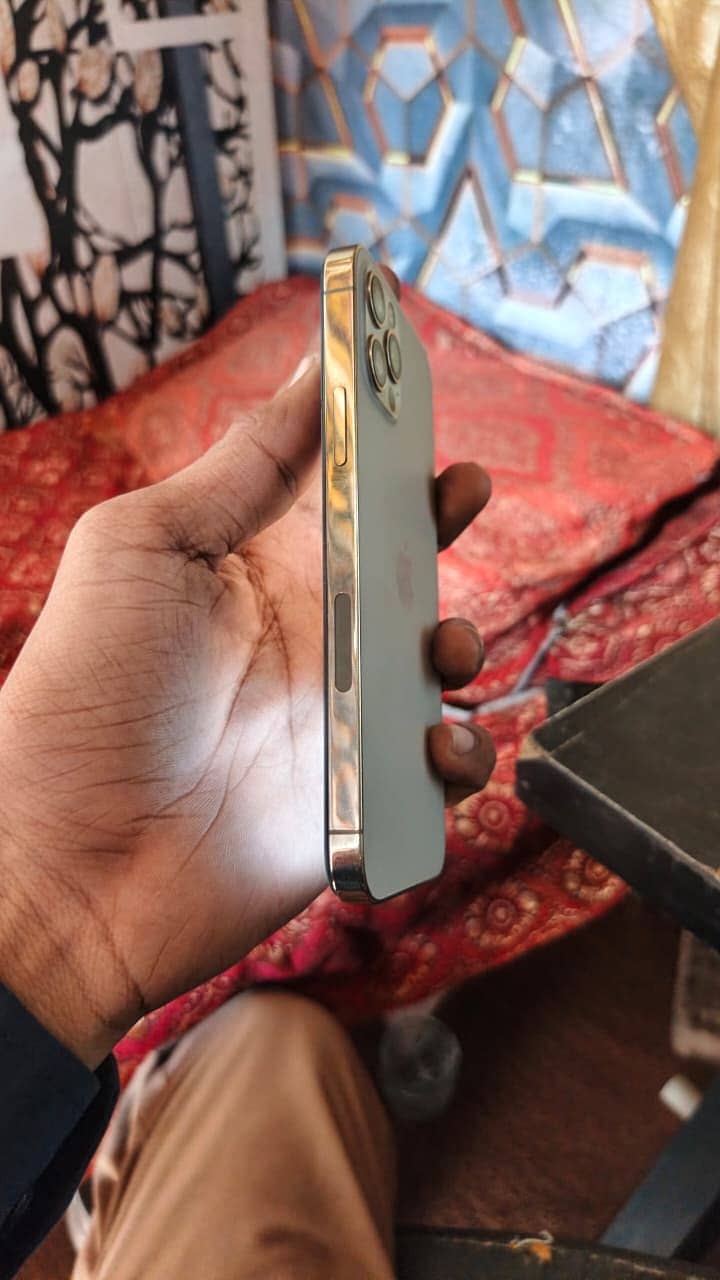 Apple iPhone 12 Pro 3