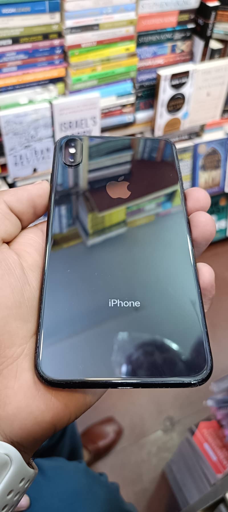 Apple iPhone XS Max 4