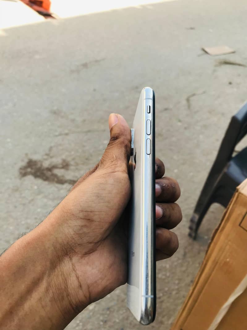 Apple iPhone X 3