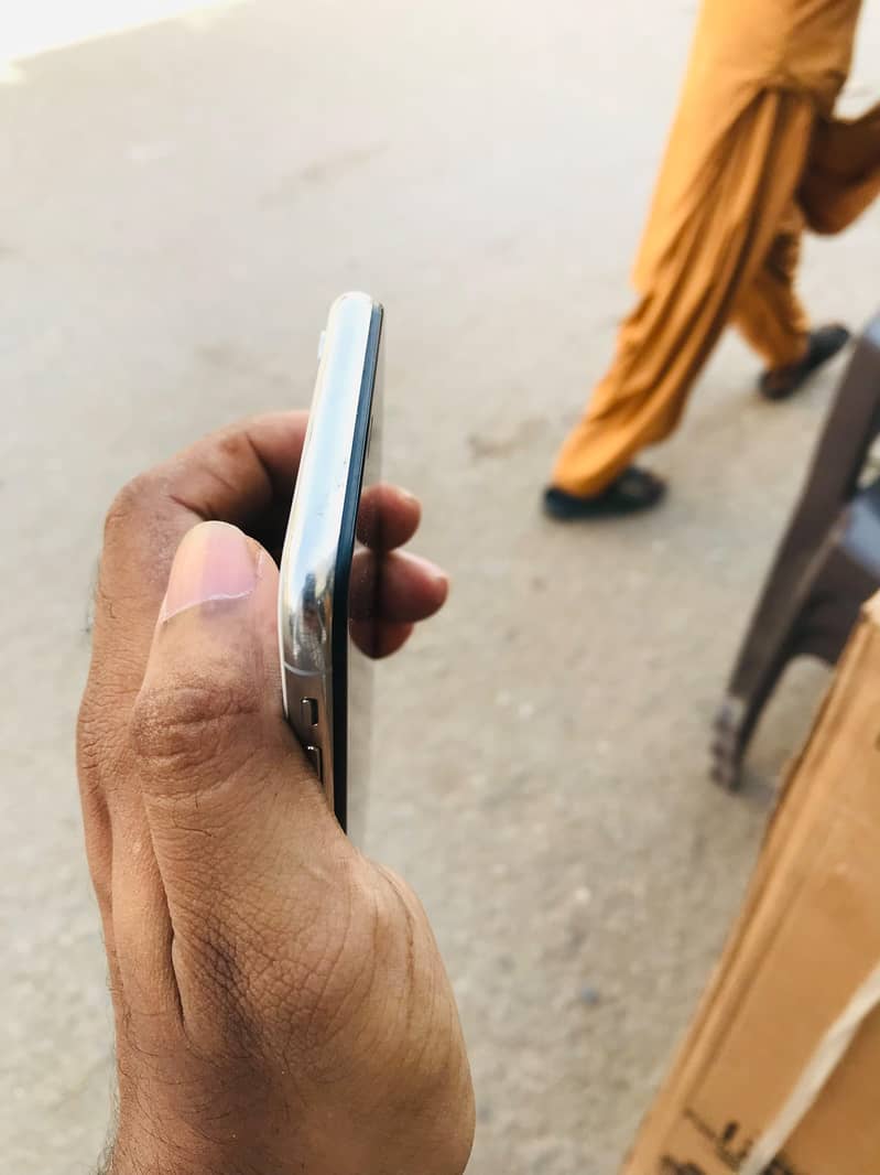Apple iPhone X 5