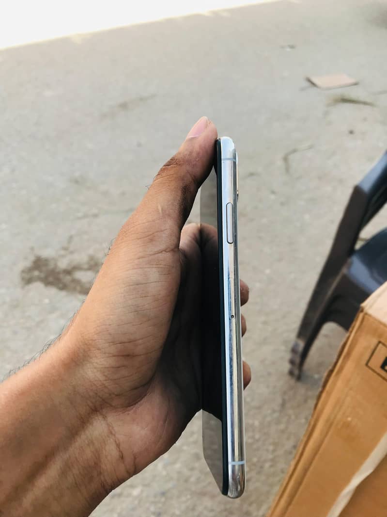 Apple iPhone X 6