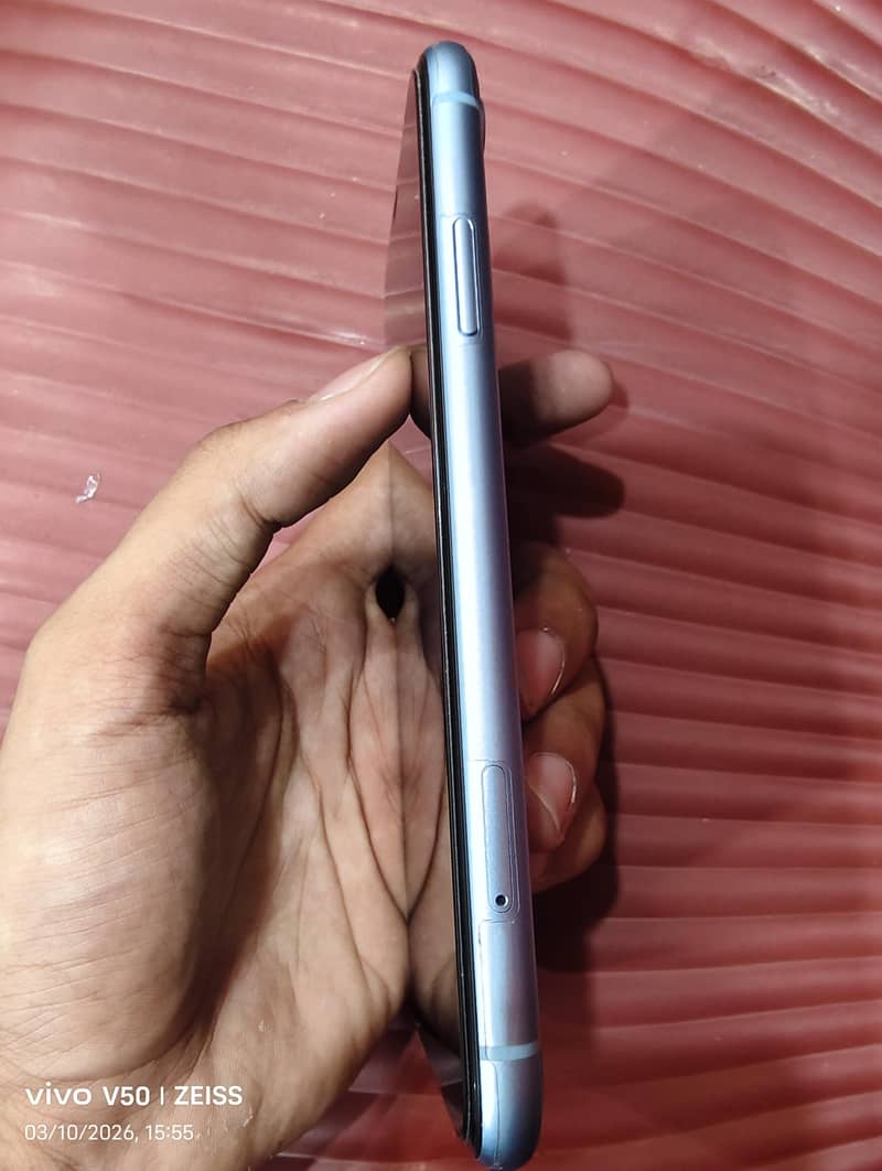 Apple iPhone XR 1