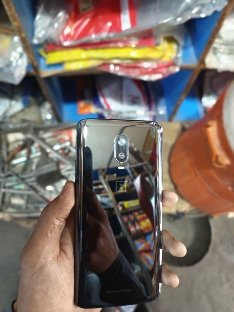 One Plus 6T 5