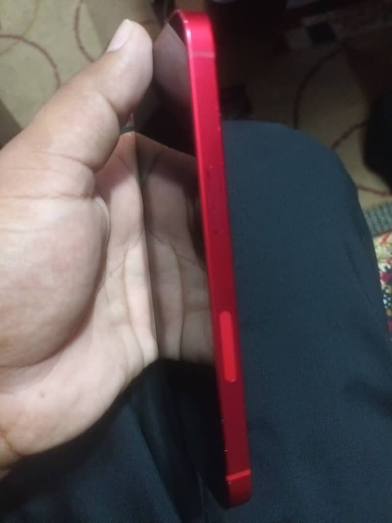 Apple iPhone 13 4