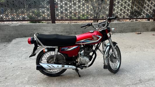 Honda CG 125 2015 Excellent Condition Just Buy and Drive