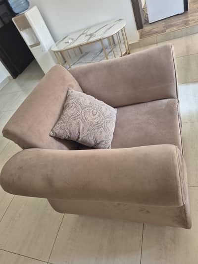 Elegant Sofa Set – Good Condition