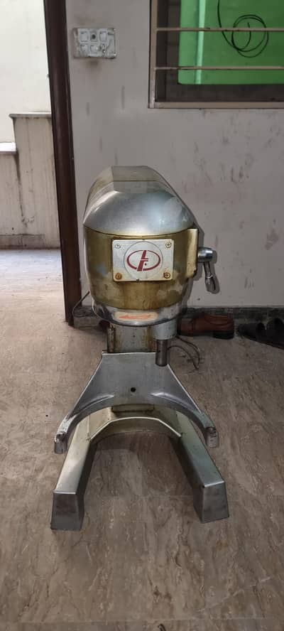 Commercial dough mixer