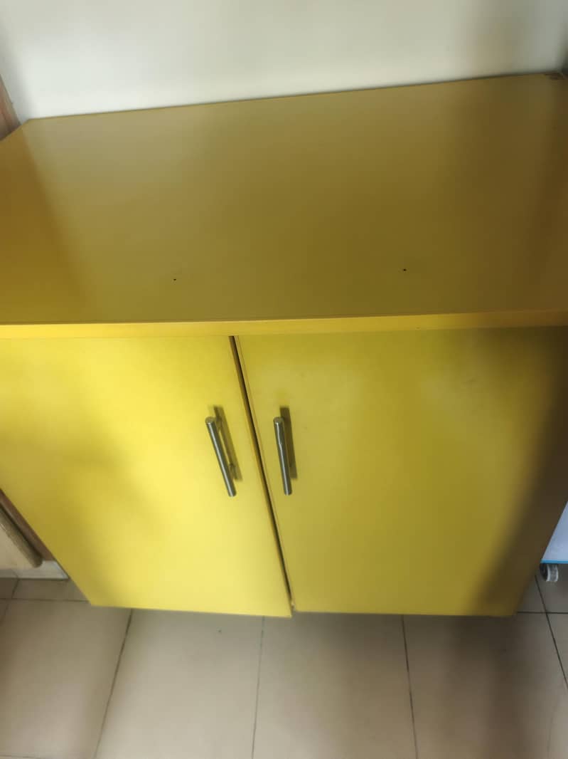 Table with cabinets 2