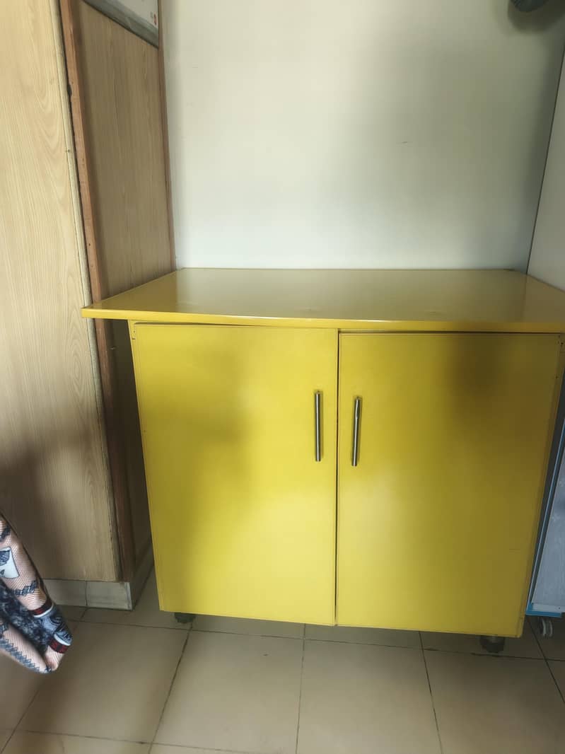 Table with cabinets 3