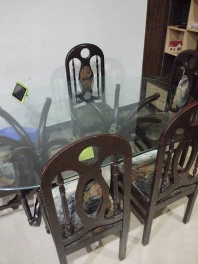 Dinnig table with 6 chairs