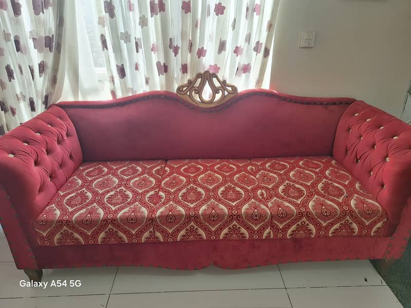 sofa set in deep red colour 0
