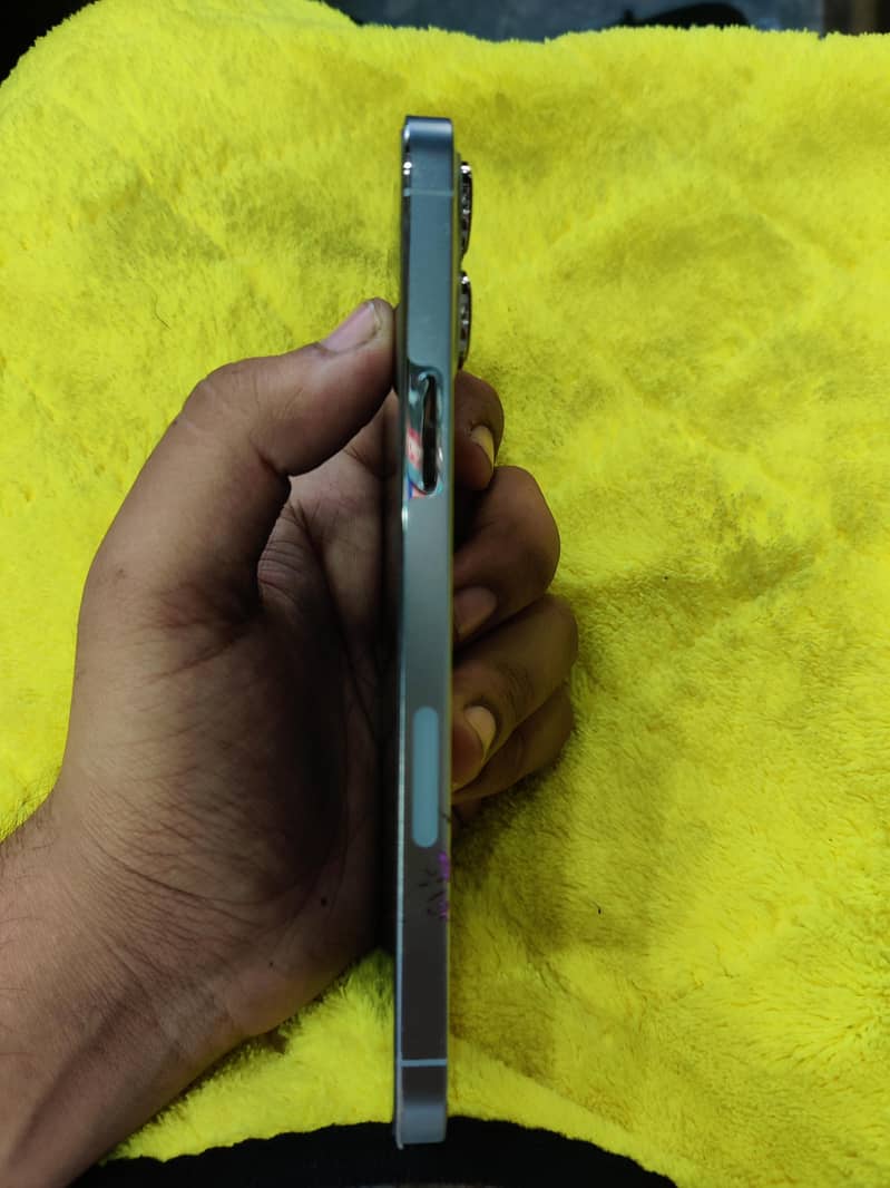Apple iPhone 13 Pro Max 1