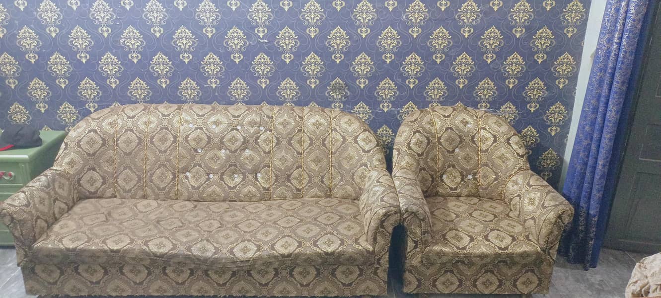 4 seater sofa 0