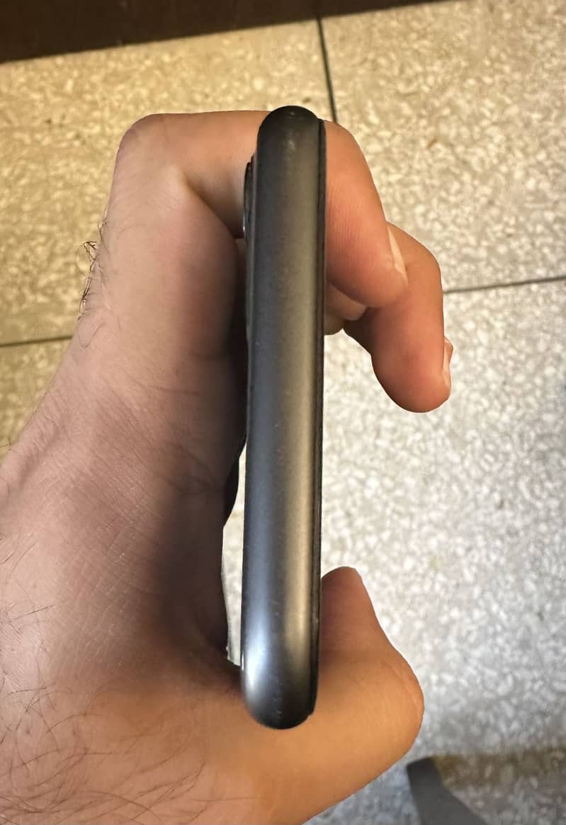 Apple iPhone 11 3