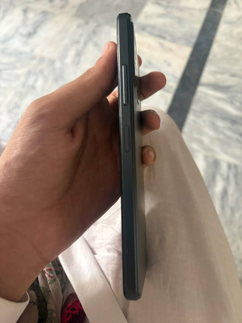 HMD Aura 2 5
