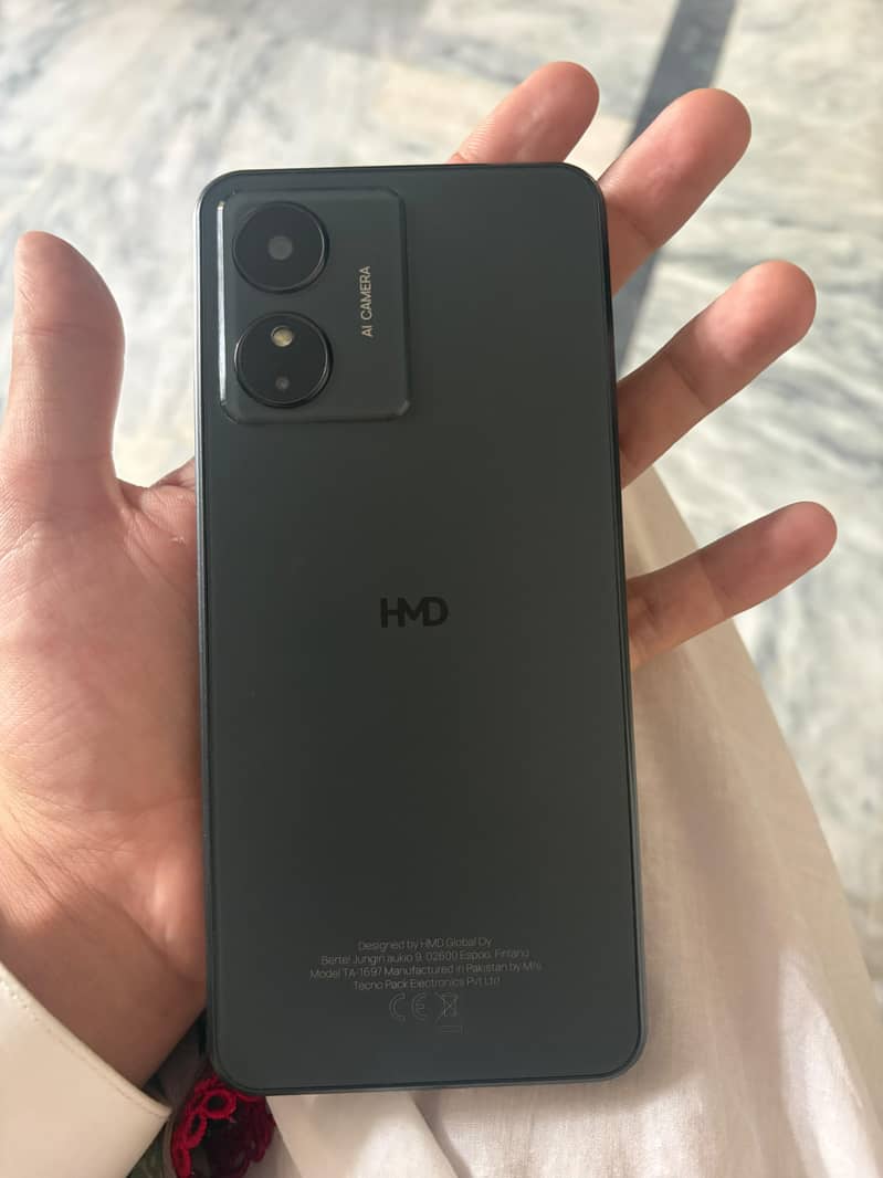 HMD Aura 2 8
