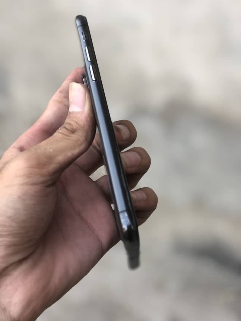 Apple iPhone XS 1