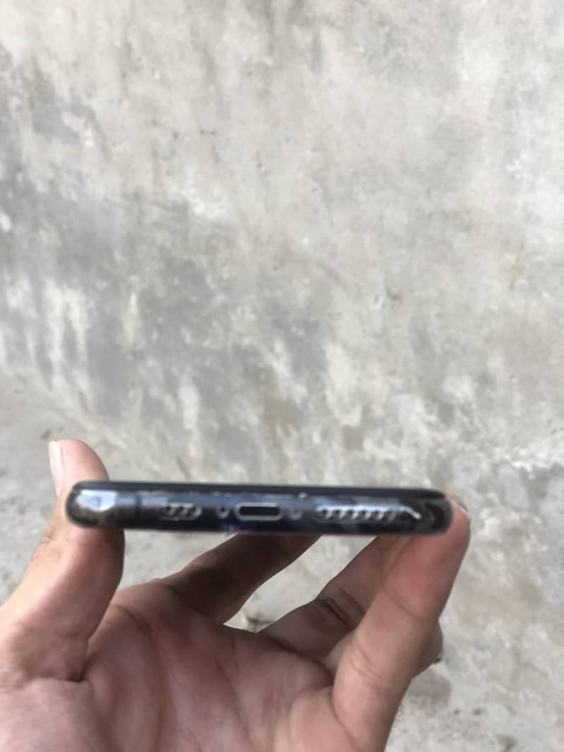 Apple iPhone XS 3
