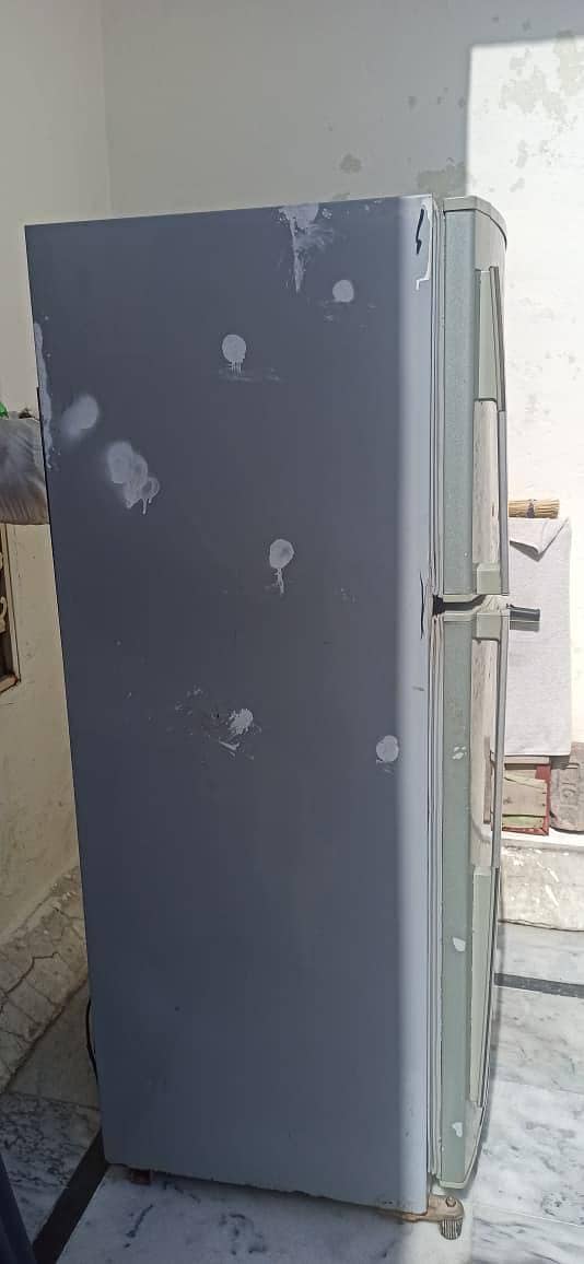 Dawlance Fridge with Stabilizer 3