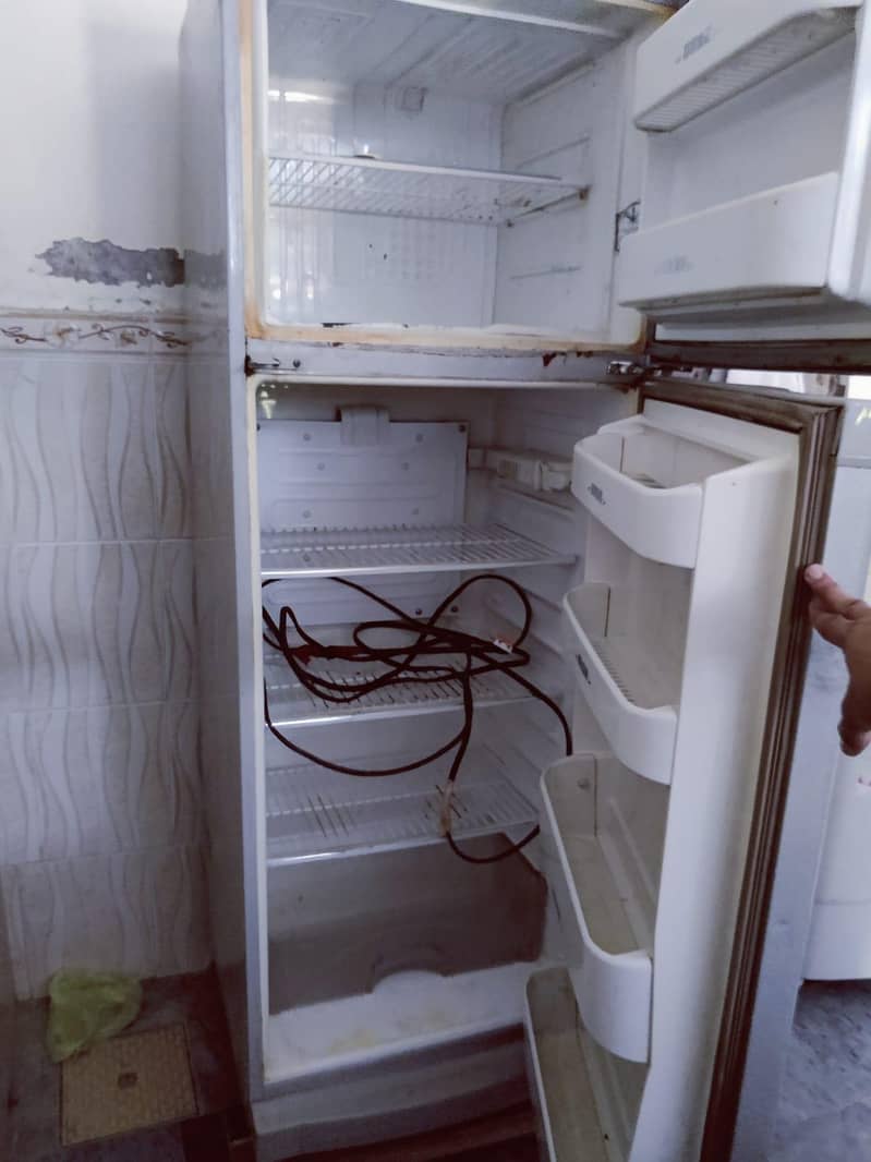 Dawlance fridge medium sized 1