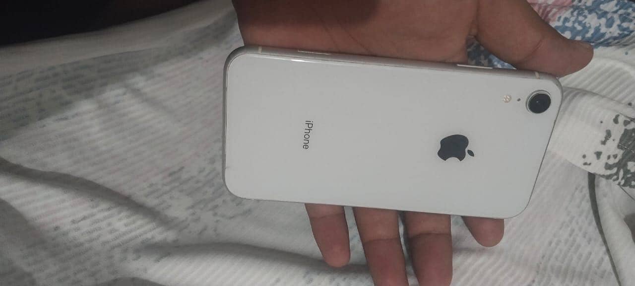 Apple iPhone XR 4