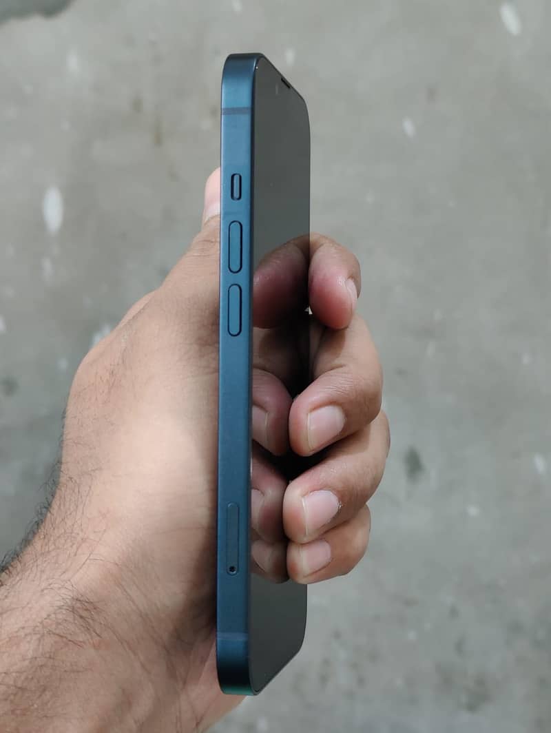 Apple iPhone 13 1