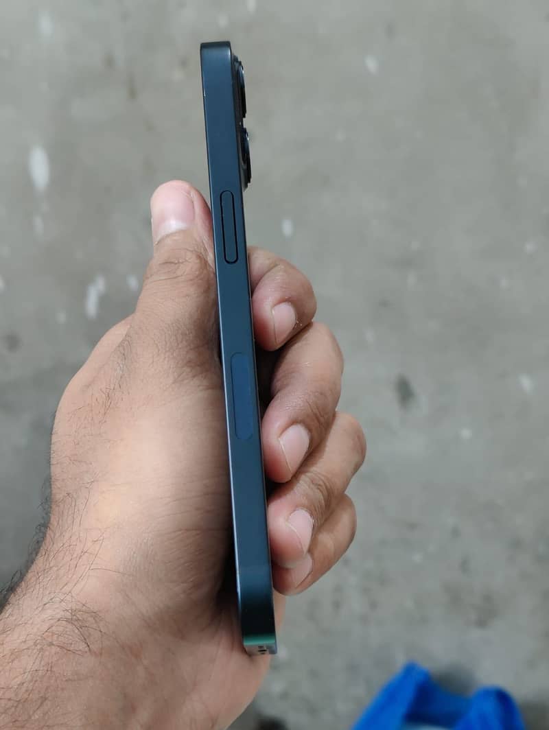 Apple iPhone 13 4
