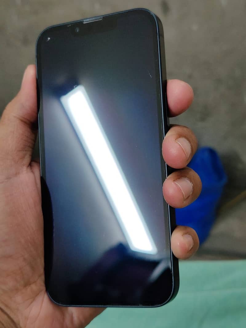 Apple iPhone 13 7