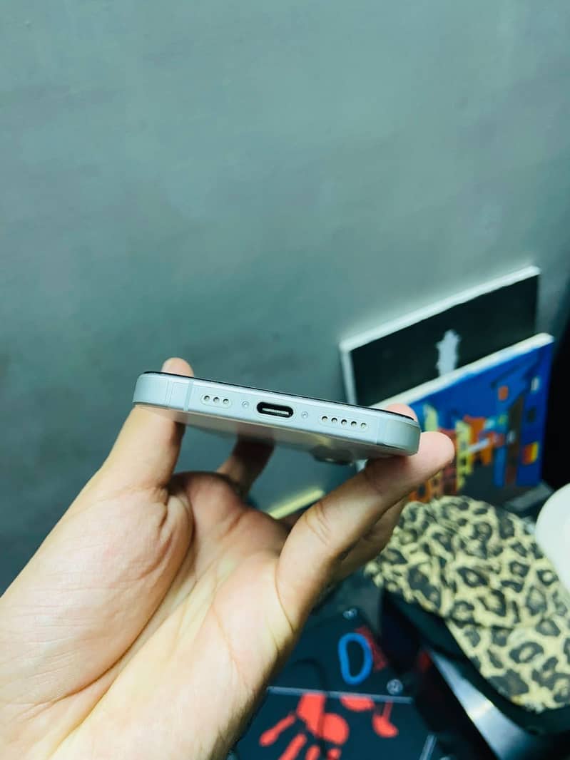 iPhone 16 0