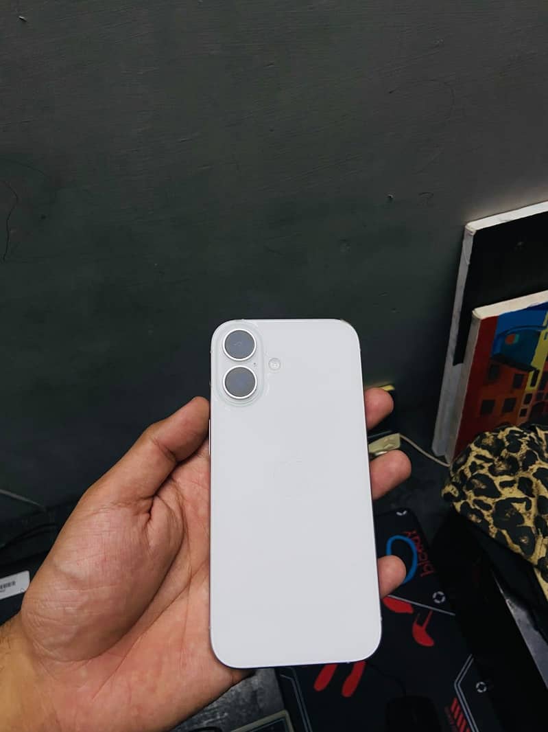 iPhone 16 3