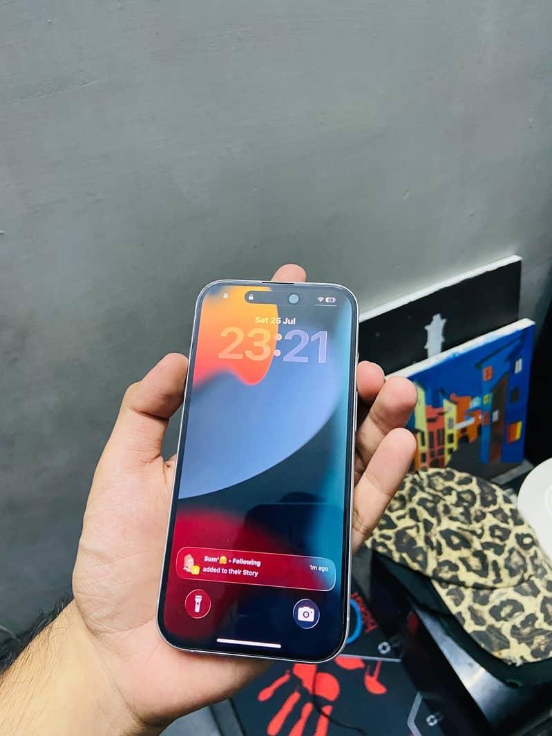 iPhone 16 5