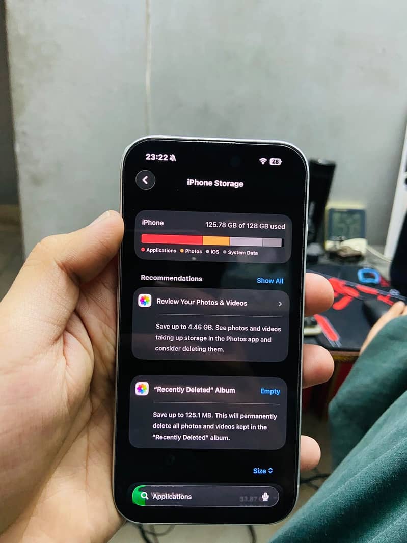iPhone 16 8