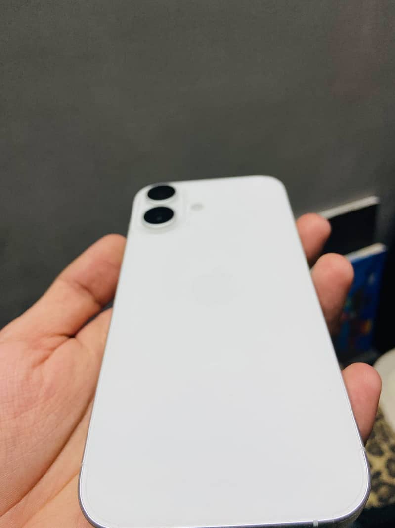 iPhone 16 10