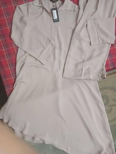 Medium size, Beige color of brand Lime light