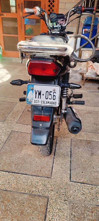 Suzuki GD 110 bike bahut acchi halat mein hai new tyre hai engine okay