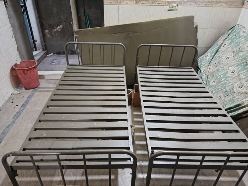 Iron bed 0