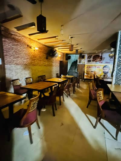 11 MARLA PLAZA DOUBLE STORY AVAILABLE FOR RENT IN KAREEM PARK MAIN BAZAR. . KAREEM MARKET