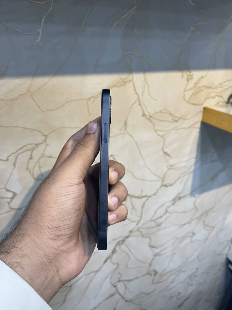 Apple iPhone 12 1